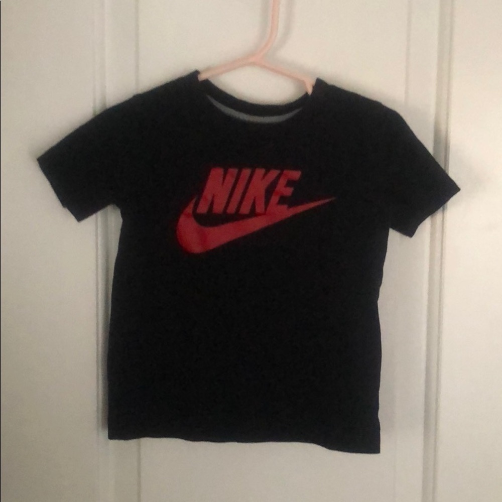 Nike shirt size 3t